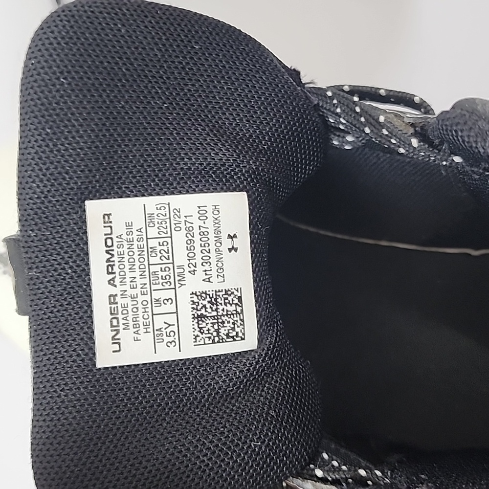Under Armour Locked Down Kids' Black and White Foot Ball Cleat Sneaker Size 3.5Y - Picture 11 of 11